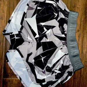 Gym shark training shorts (xs) (like new)